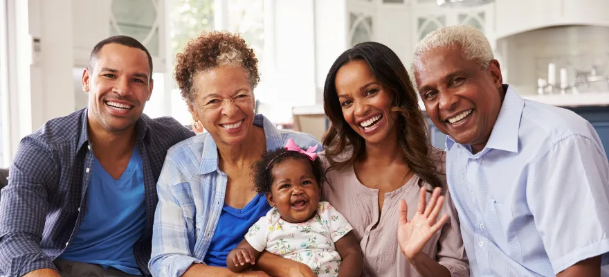 Familia de varias generaciones reunida